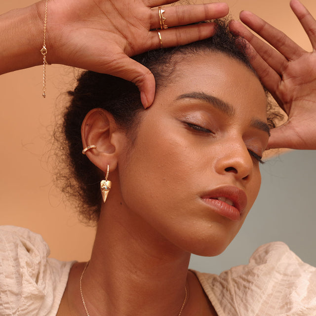 Fettero® segmented ear cuff styled on a woman, sleek gold ear cuff suitable for everyday outfits