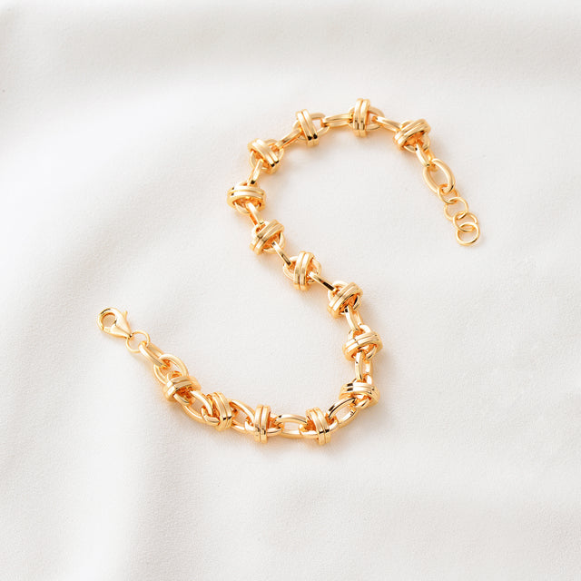 Close-up detail of Fettero® satellite link bracelet, polished gold beads and fine chain craftsmanship for women