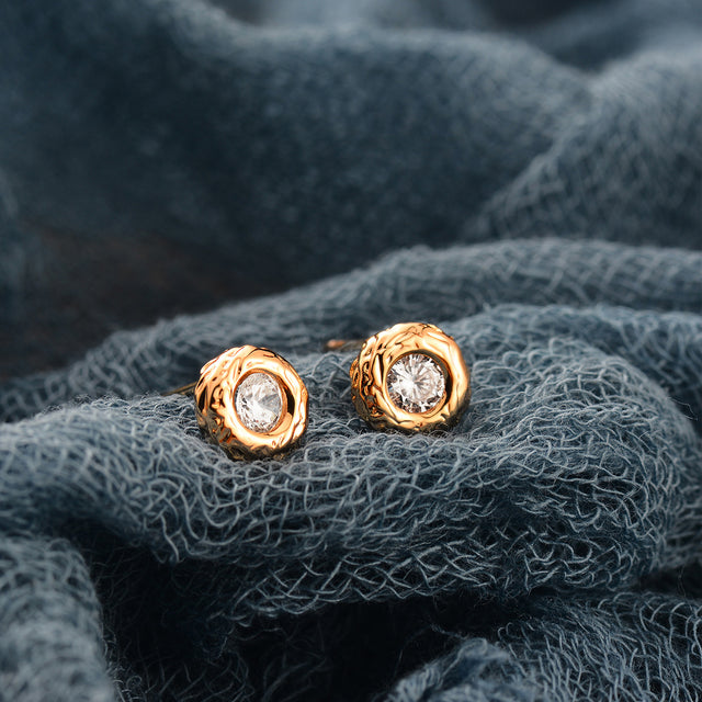 Close-up of Fettero® mini donut studs showing smooth circular design